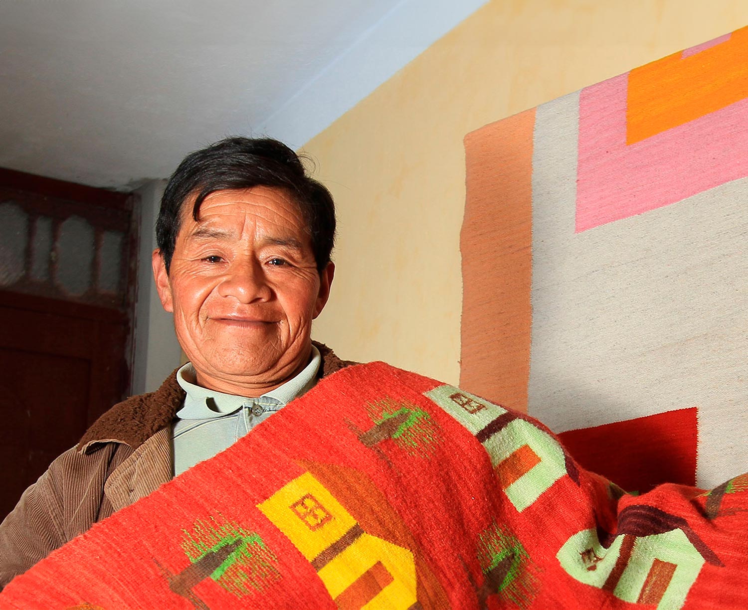 A smiling Latin American man who participated in PorAmérica, a program of RedEAmérica and IDB.